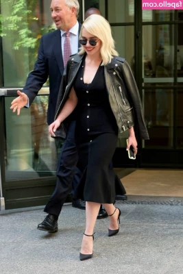 Emilia Clarke [ emilia-clarke ] - Went out to dinner a couple of weeks ago with a friend. Then we