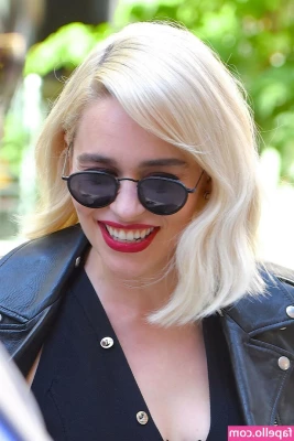 Emilia Clarke [ emilia-clarke ] - It doesn’t take much to get me naked 😉😈