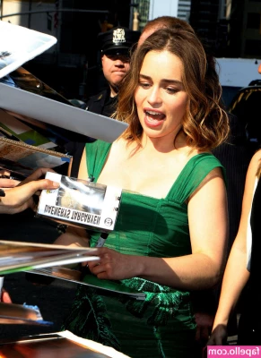 Emilia Clarke [ emilia-clarke ] - LIKE ME for more naked TikToks