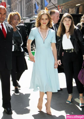 Emilia Clarke [ emilia-clarke ] - What content do you guys prefer seeing
