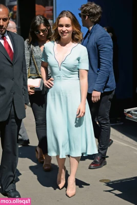Emilia Clarke [ emilia-clarke ] - This outfit is making you want to jump my bones