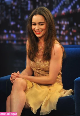 Emilia Clarke [ emilia-clarke ] - Good morning hope the weekend is going well for y all  Took some pics