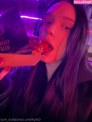 alice_mul [ alice-mul ] - My friend  alexa_byy is a very hot bitch girl    alexa_byy   who