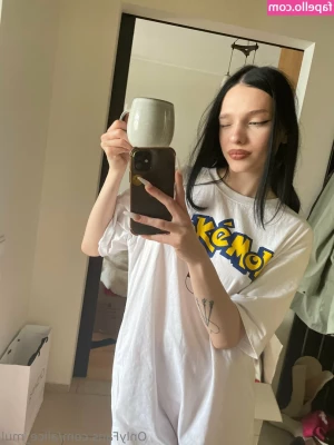 alice_mul [ alice-mul ] - Video dropping soon  fucked this pussy toy so good need some real boy