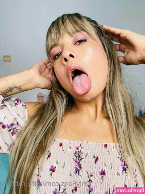 alice.roberts [ alice-roberts ] - Playing 🤪. I’ll have internet tmr yay. I’ll go live at around