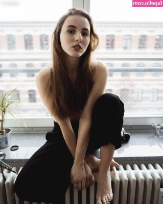 Dania_kr [ dania-kr-1 ] - Feeling cheeky today in the hot weather  how has everyone else s day