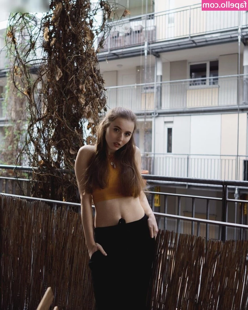Dania_kr [ dania-kr-1 ] - You know I love a sunbed video   Well what else can a girl do for 12