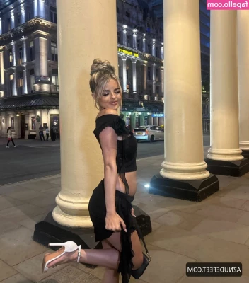 Milli Jo McLoughlin [ milli-jo-mcloughlin ] - late nite pussy for you