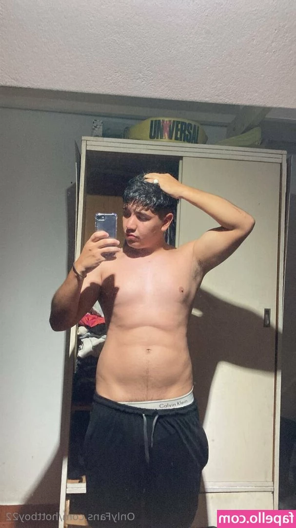 hottboy22 - Come see my surprise for you!