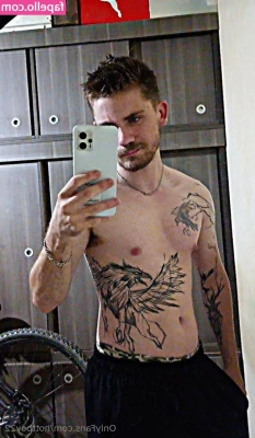 hottboy22 - Spade took some pics of me and there's some I took too 😊 mostly
