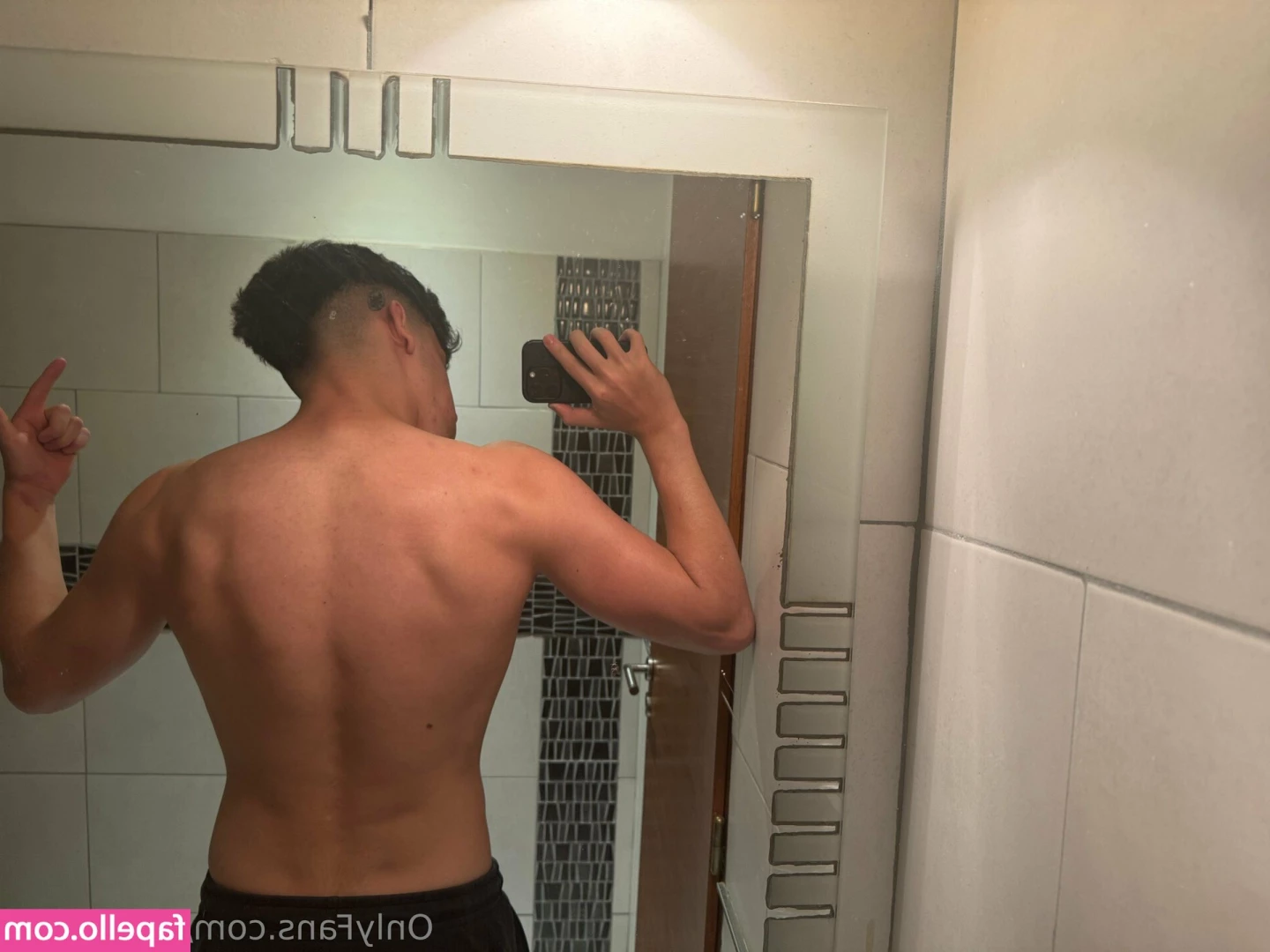 hottboy22 - Can you help me with my workout? I like to start with some good