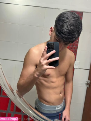hottboy22 - Want to join me for a campfire?