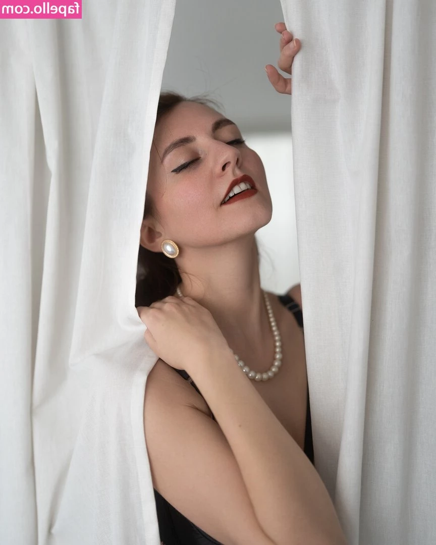 ladyrouquette - Last night I was a lucky girl and was given a beautiful pearl necklace