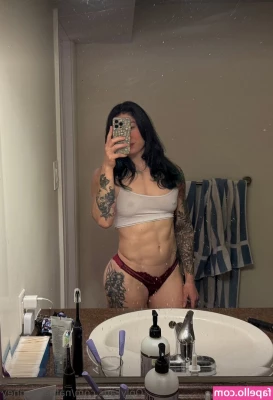 Natasha Aughey [ natasha-aughey ] - Sneaky Pic take