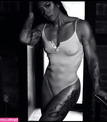 Natasha Aughey [ natasha-aughey ] - do I have your undivided attention?😈