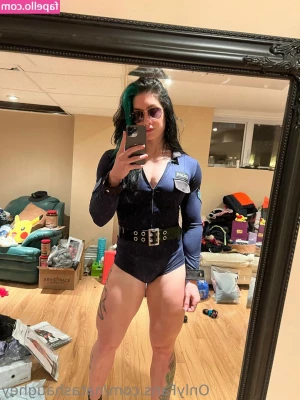Natasha Aughey [ natasha-aughey ] - Look at these pretty heels.. the legs are not bad either ;)