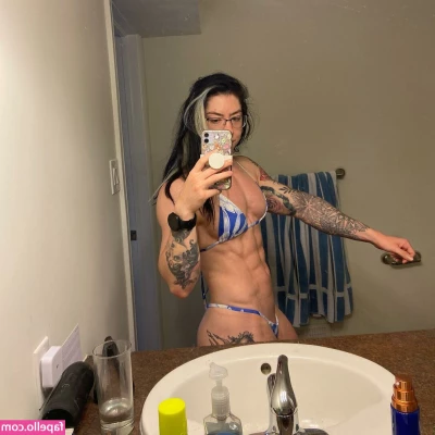 Natasha Aughey [ natasha-aughey ] - Estoy caliente y bastante   necesito alguien que me quite está