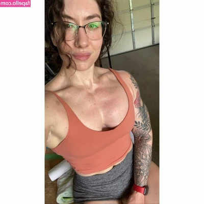 Natasha Aughey [ natasha-aughey ] - me quieres dar lechita