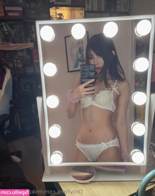 mikan_cosfree [ mikan-cosfree ] - Anyone else wanna wake me up like this? :) Then we can stay in bed