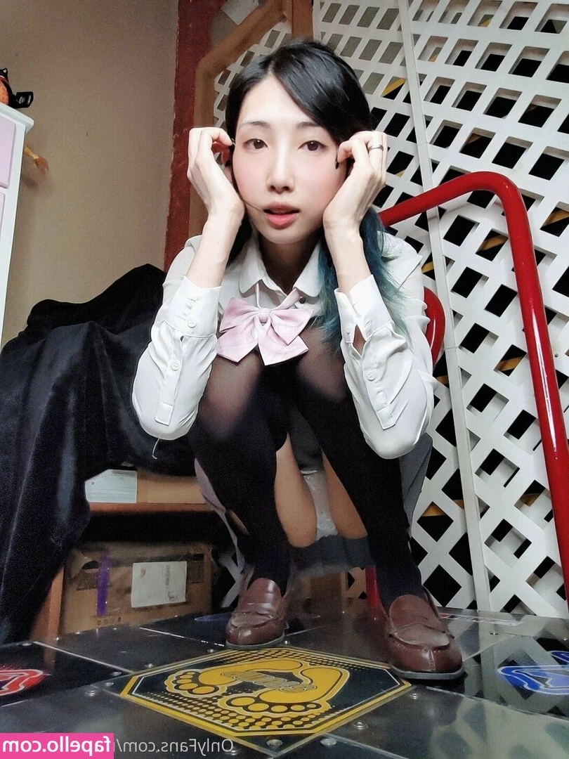 mikan_cosfree [ mikan-cosfree ] - If you found me on a table like this  what would you do to me