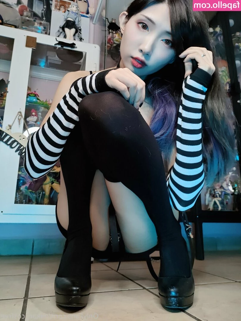 mikan_cosfree [ mikan-cosfree ] - This week s theme is my snakes  If you don t like them  I will assume