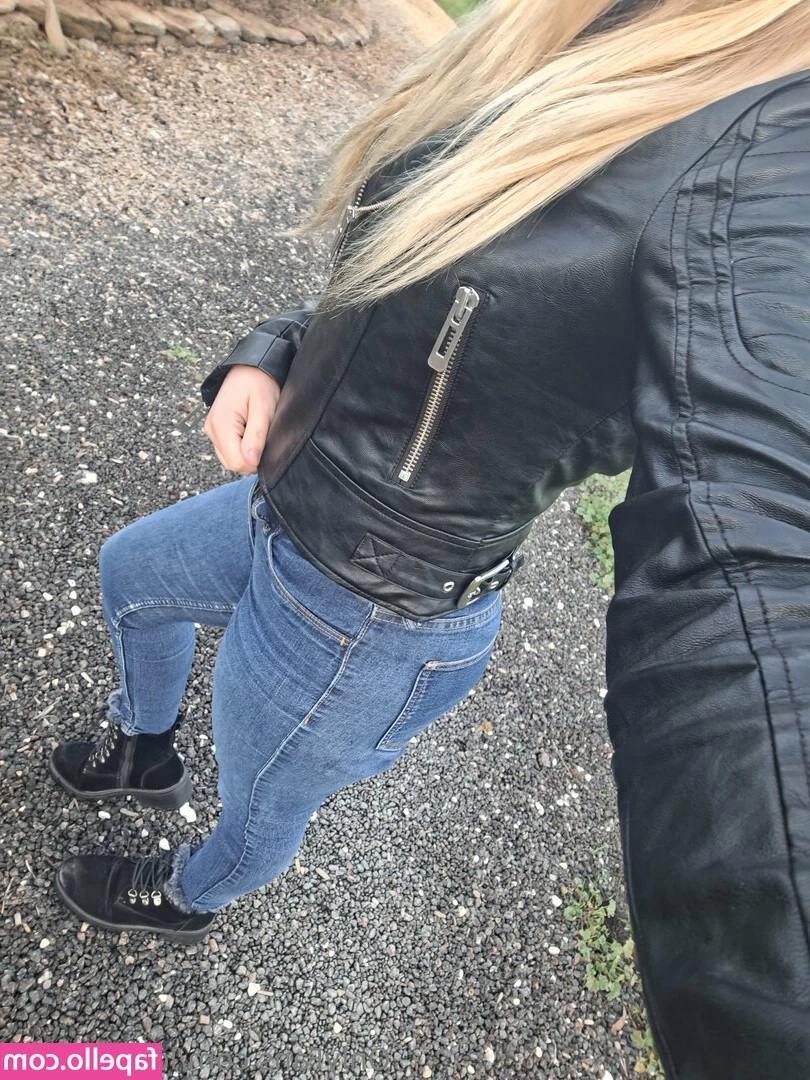 love_krystal [ love-krystal ] - I want you to pay me to spank you if you interested let me kno  Got a