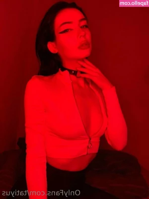 tatiyuss - Touch me with no hands, hold me with your eyes. 👀 @whenflowersblxxm