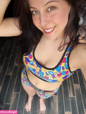cookiecolleen2 - A very cheeky peek up my skirt