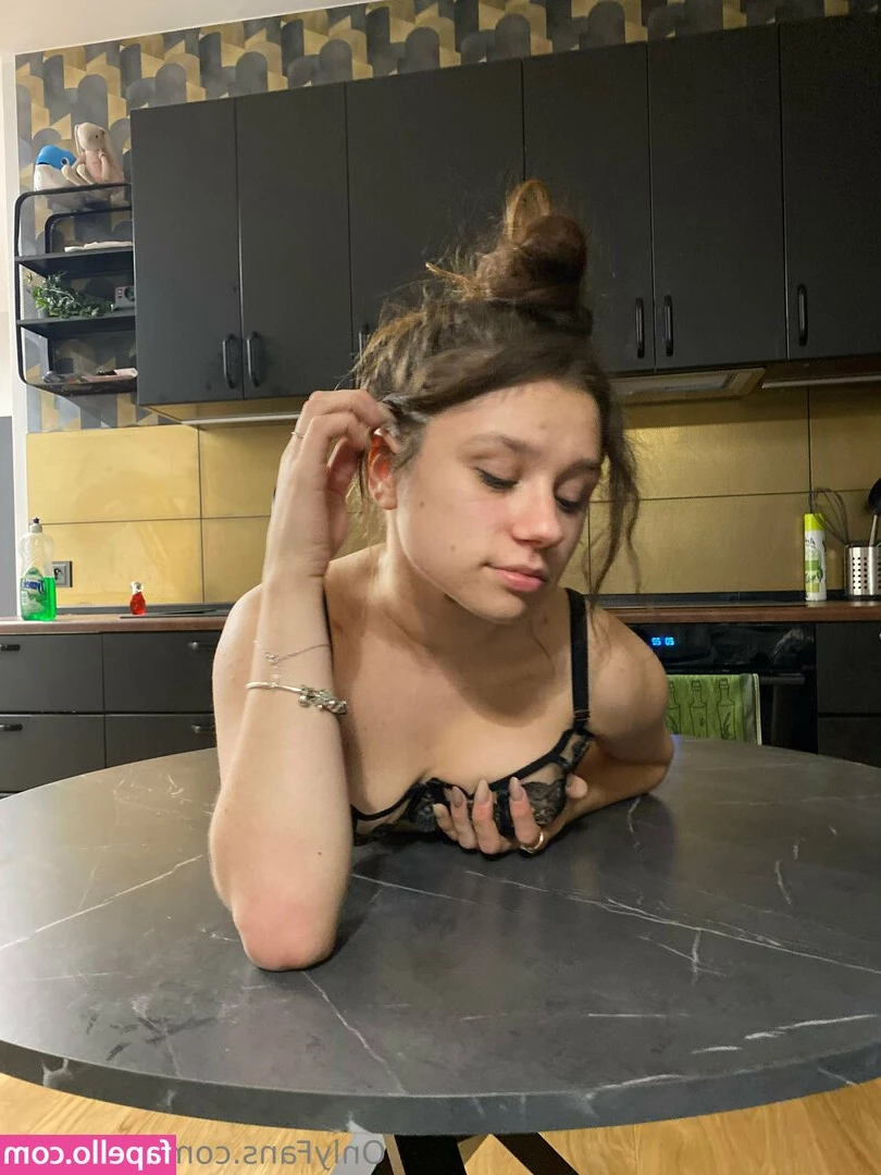 nicoleluw - The VIP page  lillybunnyxx just KEEPS getting HOTTER     Not only are
