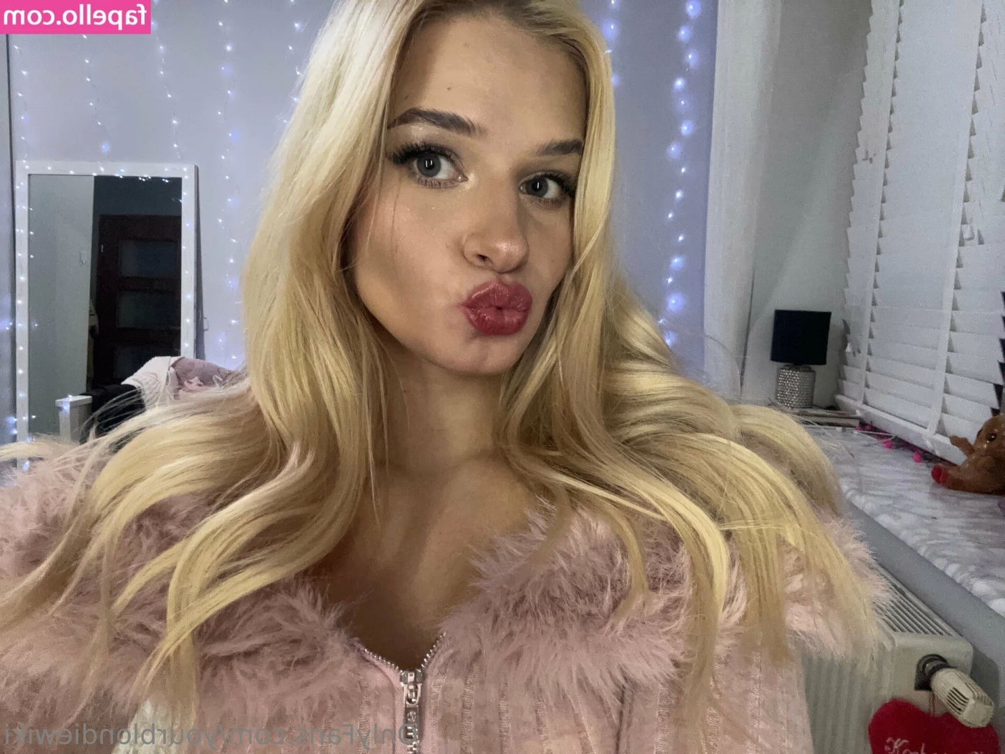 yourblondiewiki - Kinda horny
