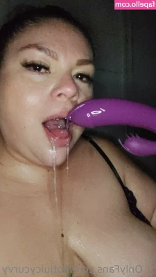 hotjuicycurvy - POV: You watch as I treat myself on B L A C K Friday 🖤