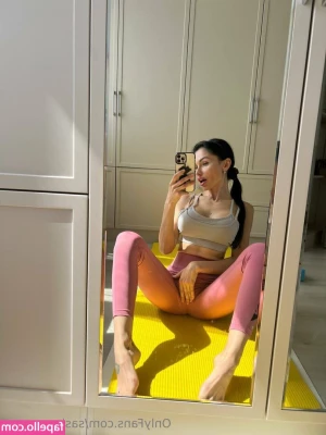 sasharosexxx - Feeling horny  Message me if you want to see more