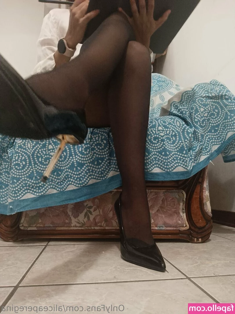 aliceaperegina - Black or burgundy