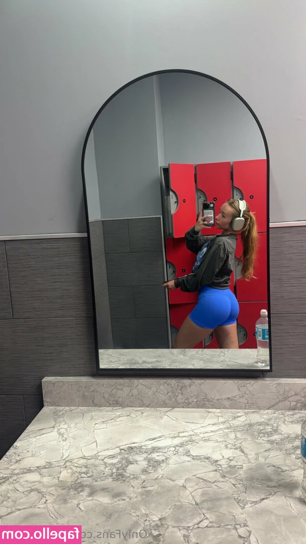 lillyellefree - Juicy lips and spinal twists  glimpse into the beginning of our sexy