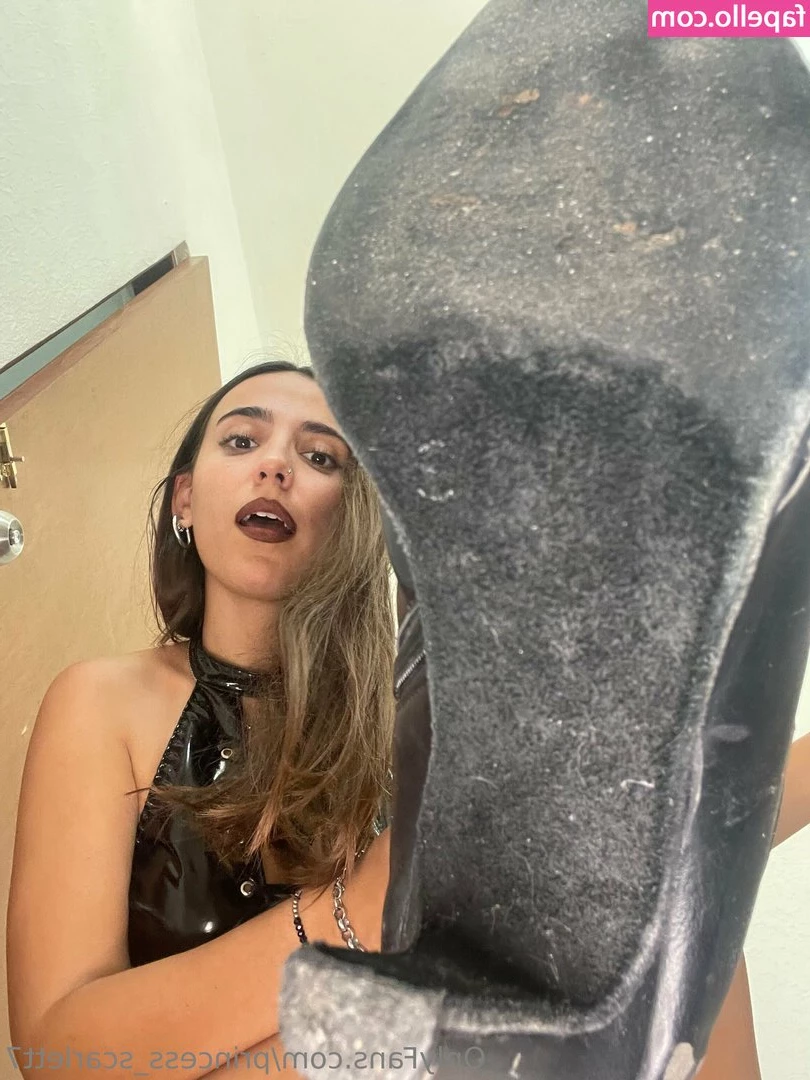 princess_scarlett7 [ princess-scarlett7 ] - do you like this position daddy? ♥️😈