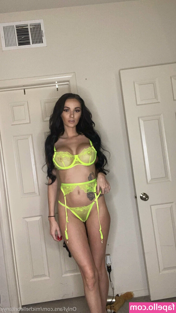 michellebritanyy - I love pink panties