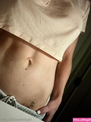 taylor_love_303 [ taylor-love-303-2 ] - you walk into your room and see your maid (me) like this.. wyd?