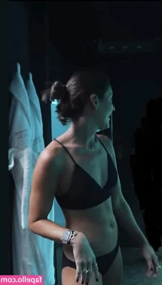 Kara Buchanan [ kara-buchanan ] - Nuevo video 8 minutos  Cupido esta muy cachonda y se da unos azotes