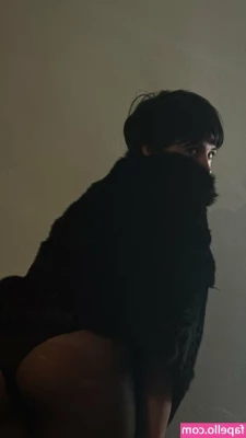 Naomi Scott [ naomi-scott ] - Ready for action