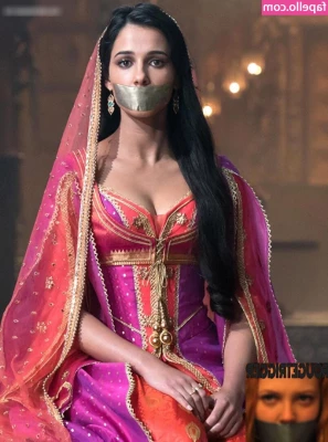 Naomi Scott [ naomi-scott ] - Do you know what’s on the menu? Me-n-u!