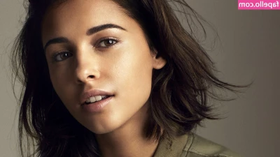 Naomi Scott [ naomi-scott ] - Doing a pop up live chat again today  Make sure you check me out 