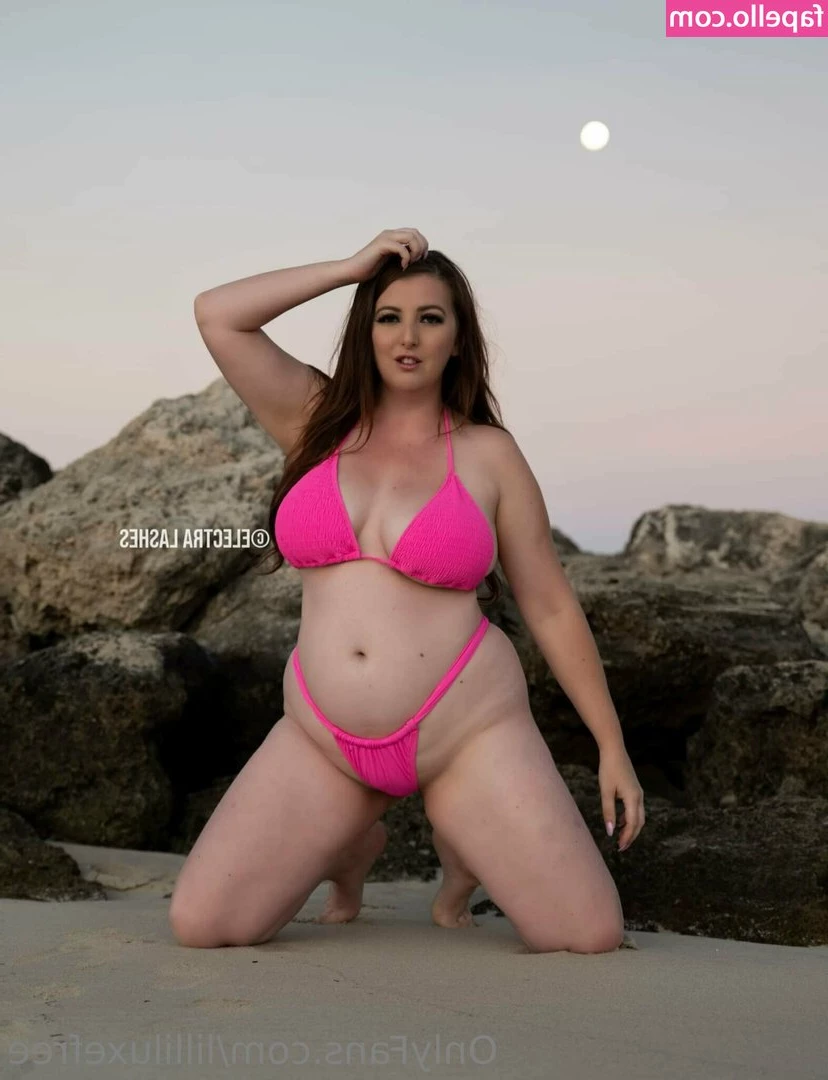 lilliluxefree - Ohh... He throws everything on my foot 🔥🔥  You can buy this