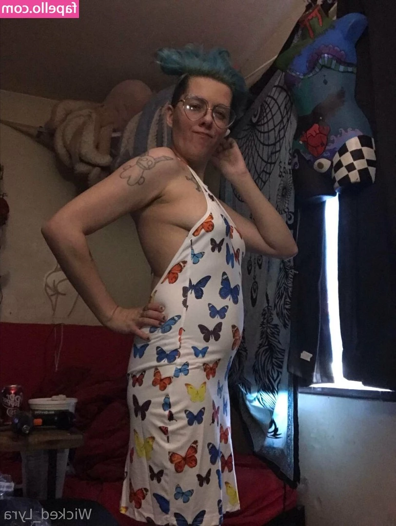 wicked_lyra [ wicked-lyra ] - Hello my sweet fans   Many of you want content where I wear high