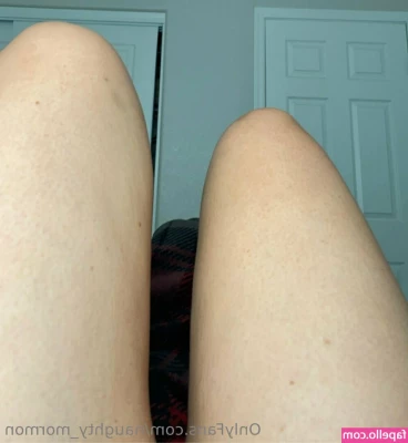 naughty_mormon [ naughty-mormon ] - Now a few pics of my belly button   I m so full of cake     I hope
