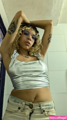 poisonbloom - Need my booty rubbed