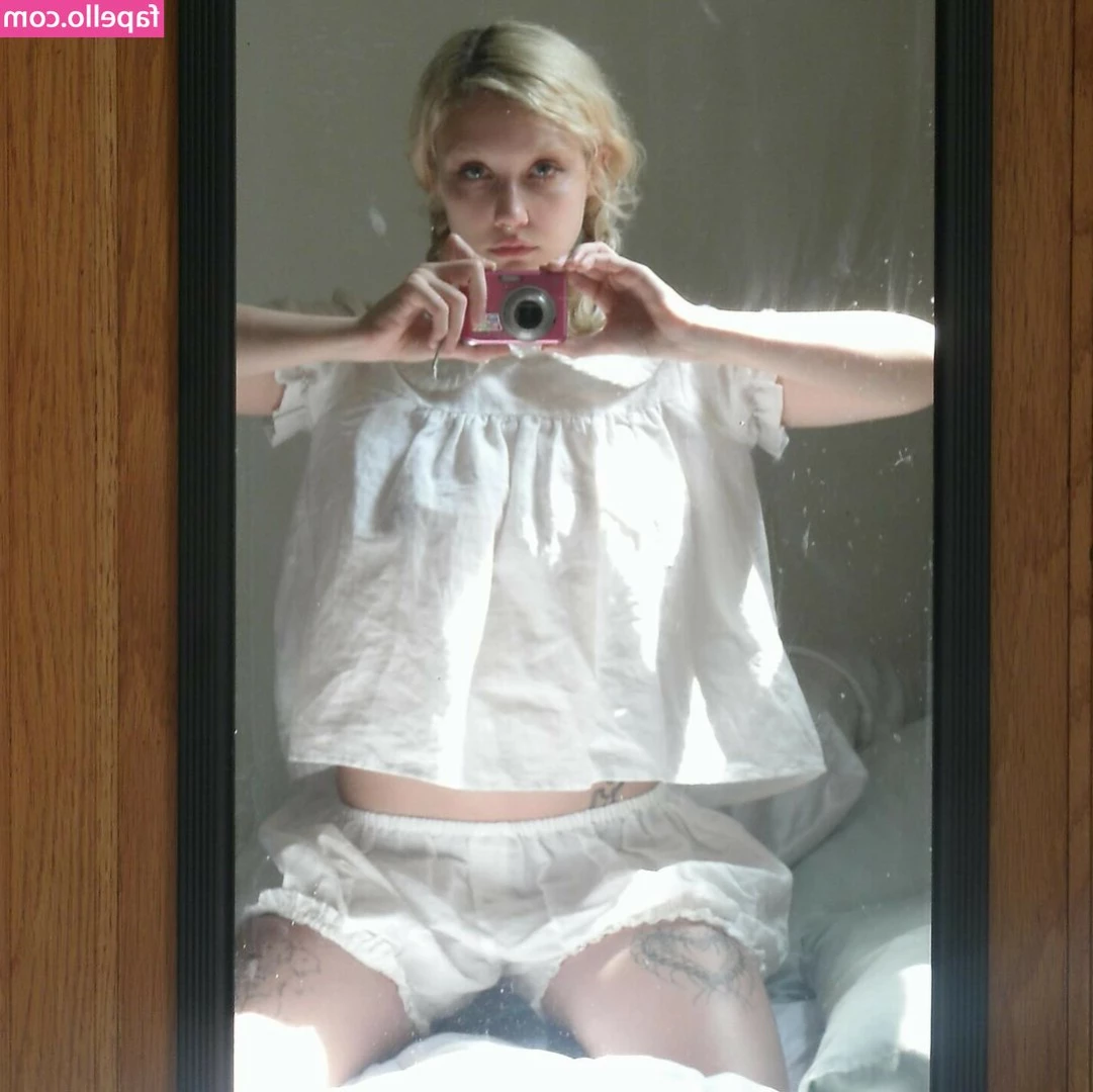 Chloe Moriondo [ chloe-moriondo ] - I had a photoshoot late last year when I had blonde hair for