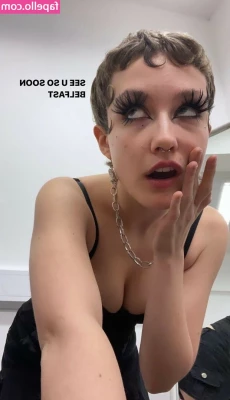 Chloe Moriondo [ chloe-moriondo ] - I bet you d love to bend me over this pool table