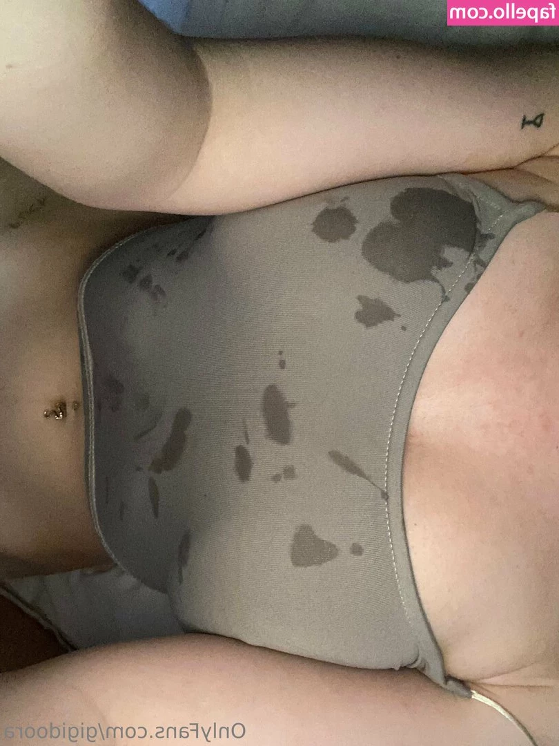 gigidoora - Who wants to spank this booty