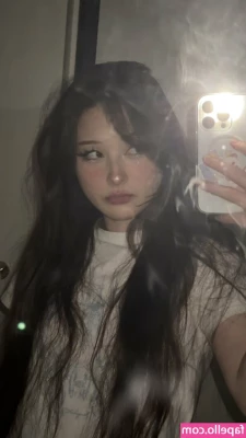 Tinakitten - Come keep my company whilst I do my nails for holiday over on LF   DM