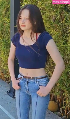 Tinakitten - Te la chuparía tan delicioso papi    Mas tardecito te hago llegar un
